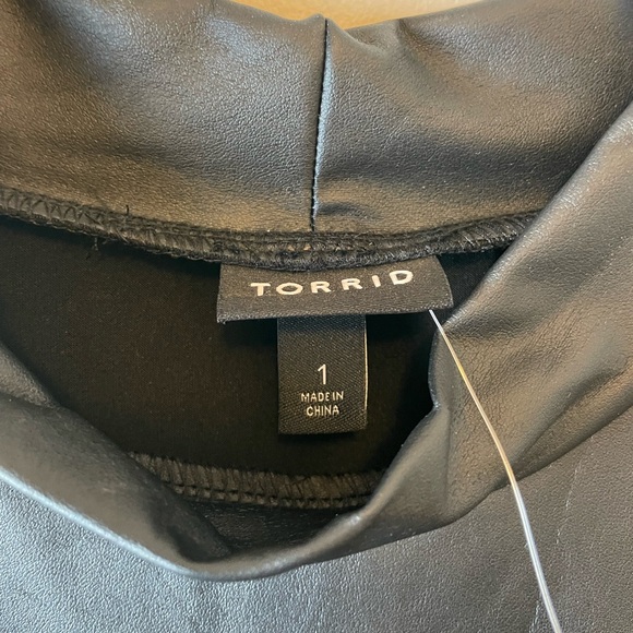 Torrid Faux Leather Mock Neck Sleeveless Bodysuit, Black, 1X, NWT - Picture 3 of 4